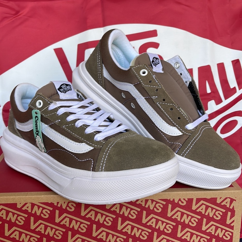 Vans Men’s Old Skool Over
Walnut
VN0A7Q5E1NU
platforms - sneakers - Picture 5 of 16